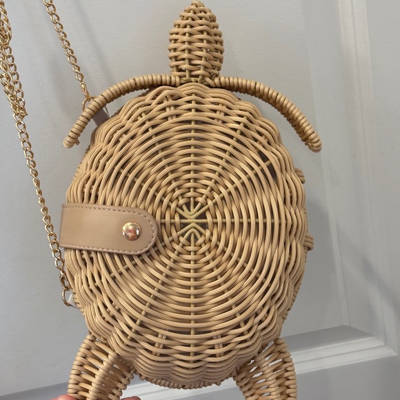 NWT Tommy Bahama woven turtle convertible crossbody bag - Picture 1 of 10